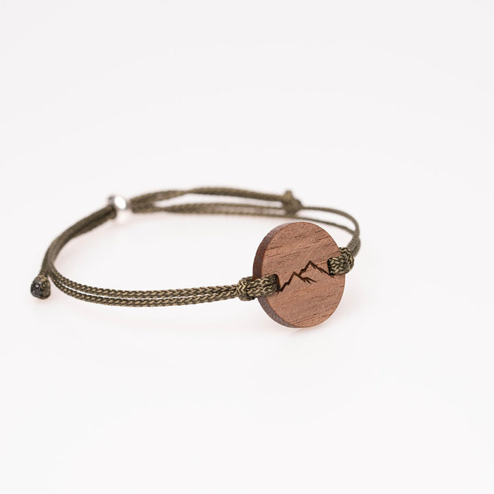 Holzschmuck Personalisierbar Armband aus Nussbaum mit Berg Motiv